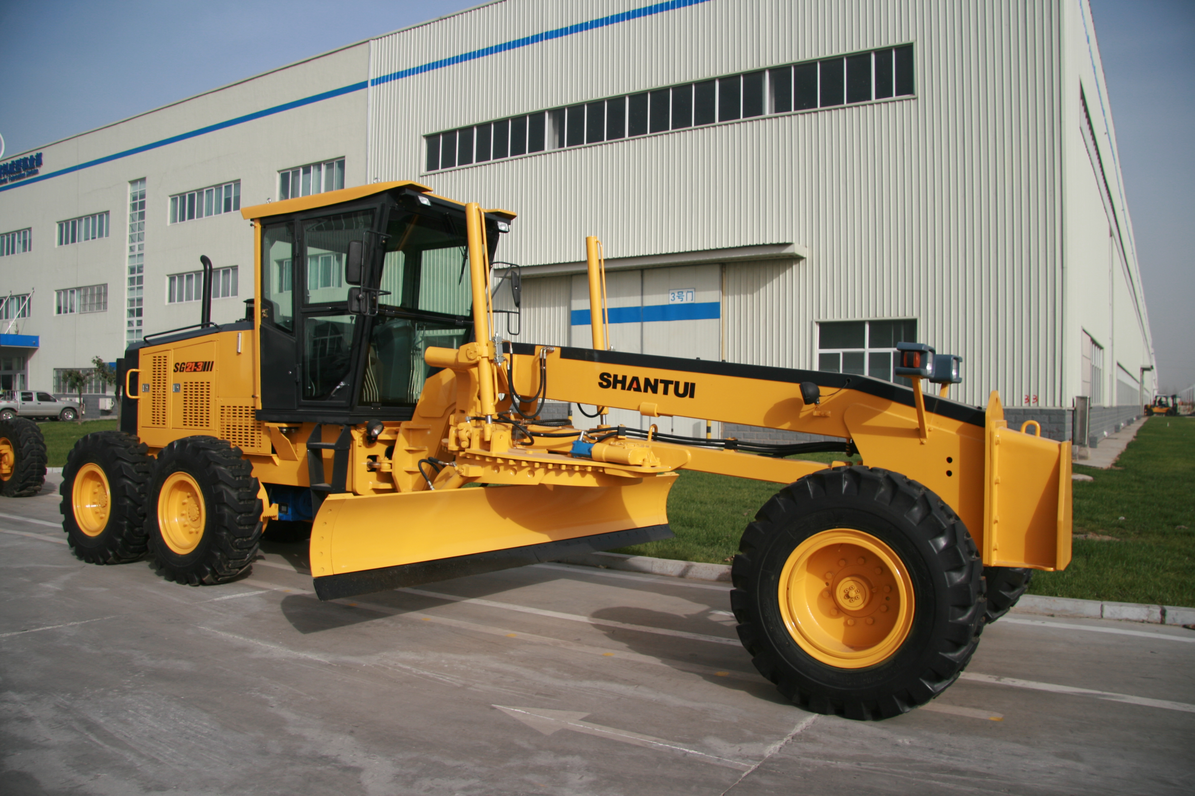 Shantui Rolls Out Custom-Made Motor Graders