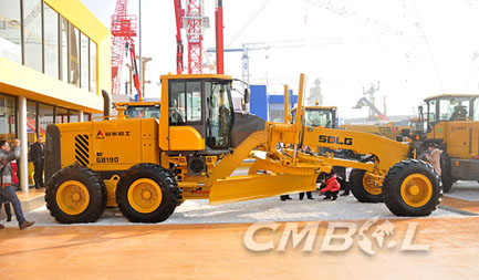 SDLG shows LG8190 grader at bauma 2013