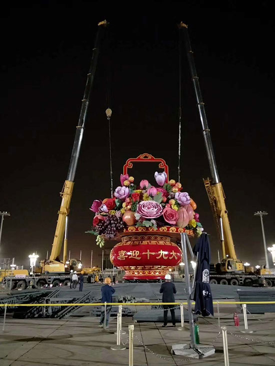 XCMG Cranes Assist in the Decoration of the Giant Flower Basket at Tiananmen Square