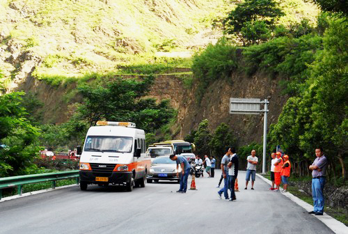 Flood Damage Landslides Scene XCMG Loaders With High Strength Continuous Operation to Reopen Road