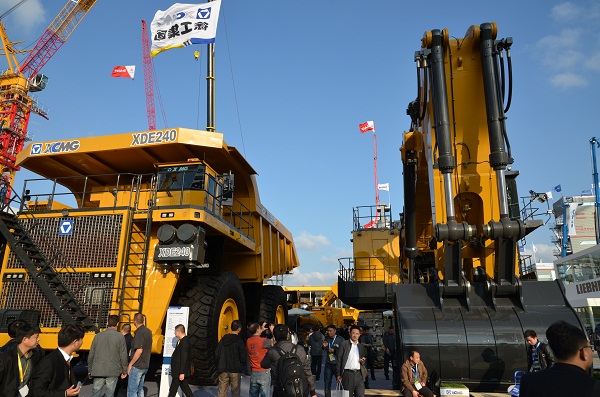 XCMG Complete Large-sized Mining Machinery Displayed on bauma China 