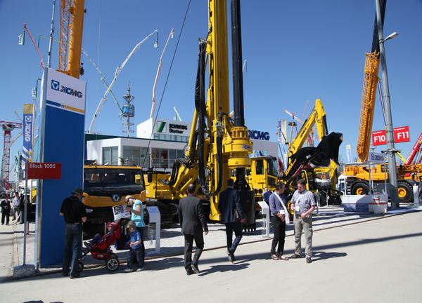 XCMG Attends Munich BAUMA Exhibition 2013