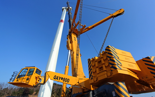 XCMG QAY800 All-terrain Cranes Receives TOP 50 Golden Finger Award 2011