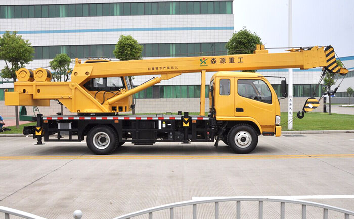 SHENGYUAN 6 tons truck crane